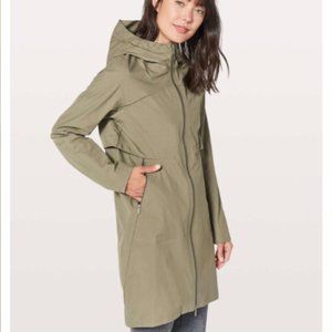 Lululemon Cloud Crush Rain Coat,10 (fits like 8)